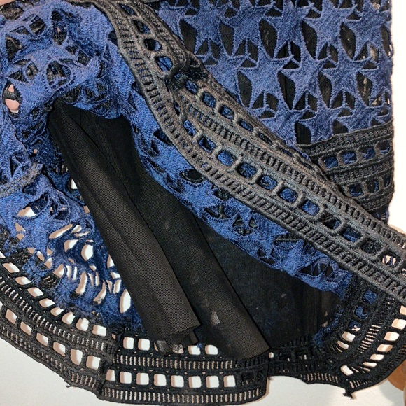 Detailed Black and cobalt blue macrame lace tiered mini dress - Picture 9 of 10